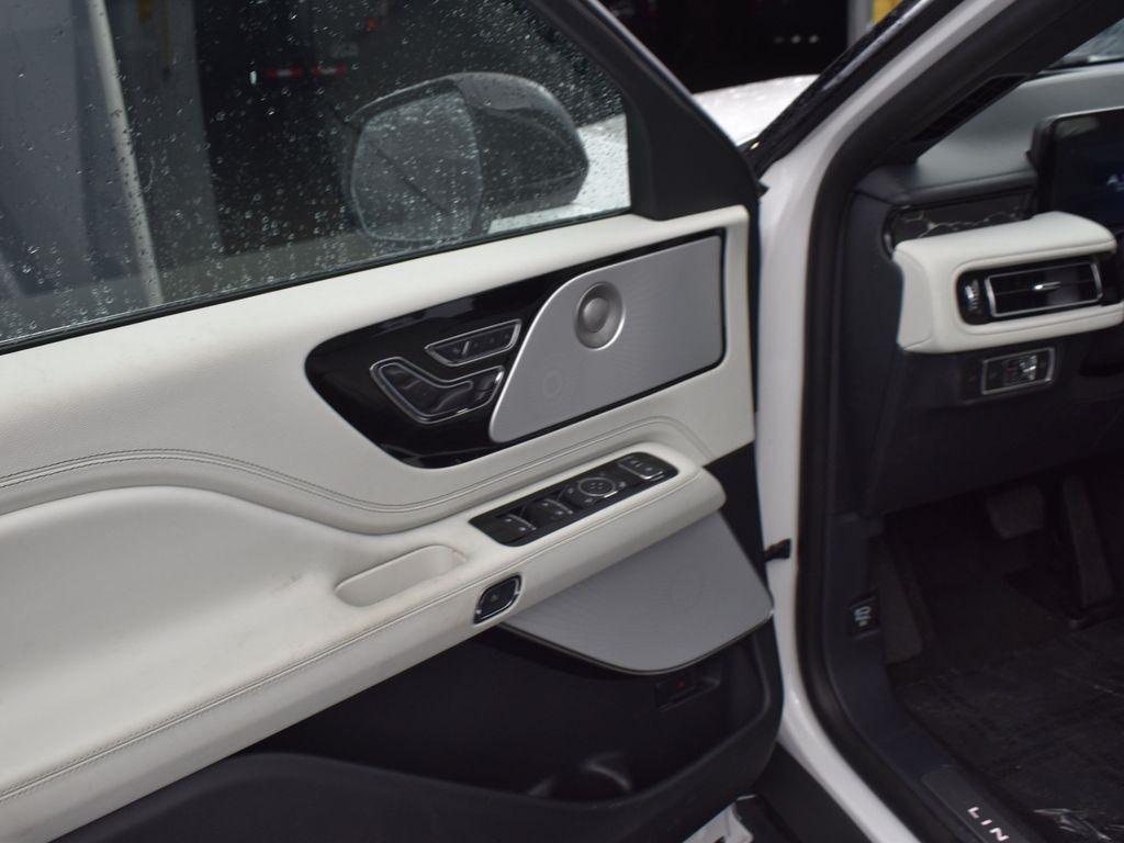 new 2025 Lincoln Aviator car, priced at $90,040