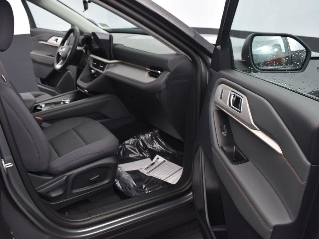 new 2025 Ford Explorer car, priced at $41,588