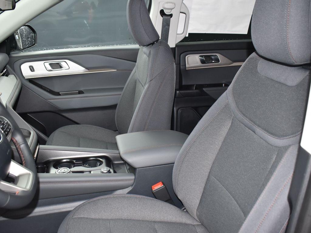 new 2025 Ford Explorer car, priced at $41,588