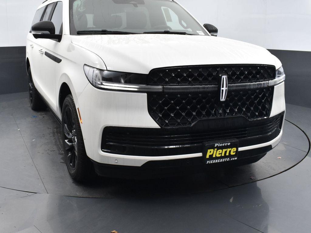 new 2025 Lincoln Navigator car, priced at $109,580