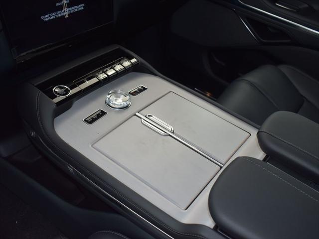 new 2025 Lincoln Navigator car, priced at $108,975