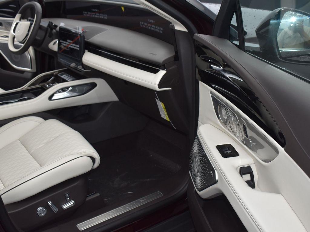 new 2025 Lincoln Nautilus car, priced at $79,995