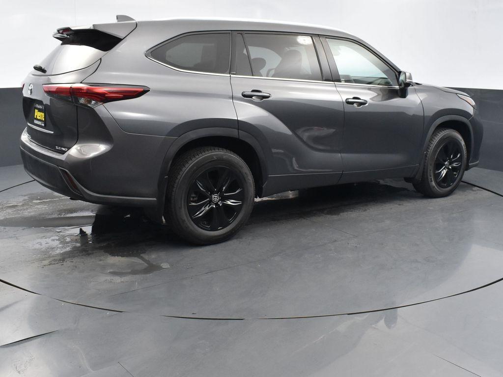 used 2021 Toyota Highlander car, priced at $33,491