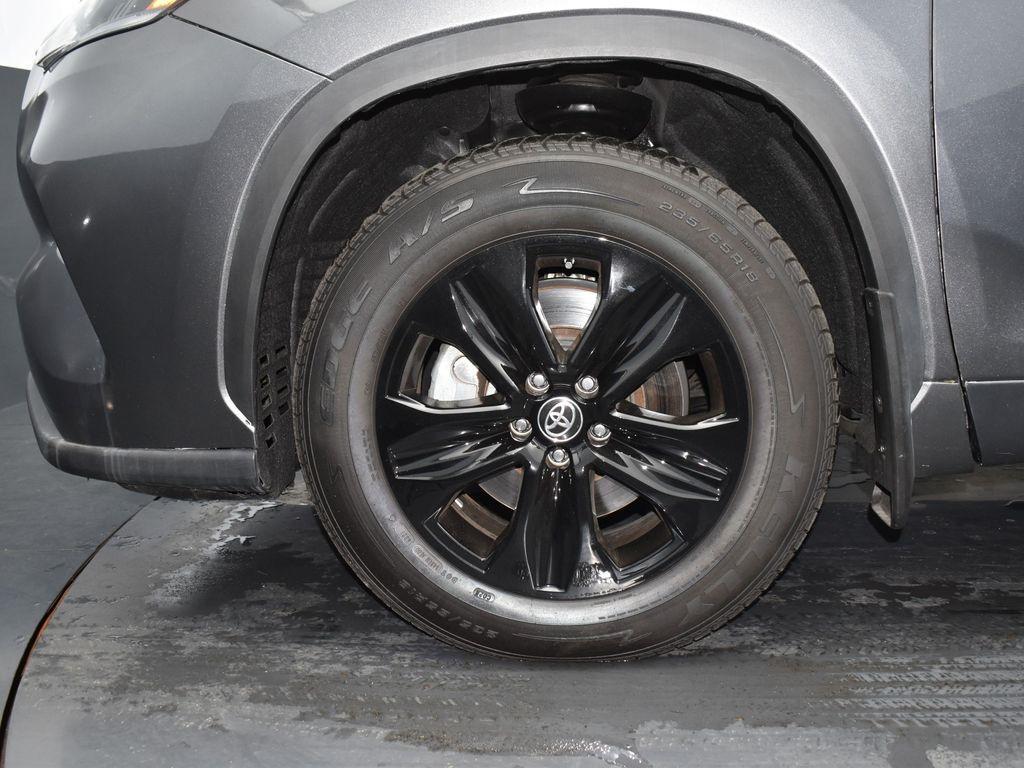 used 2021 Toyota Highlander car, priced at $33,491