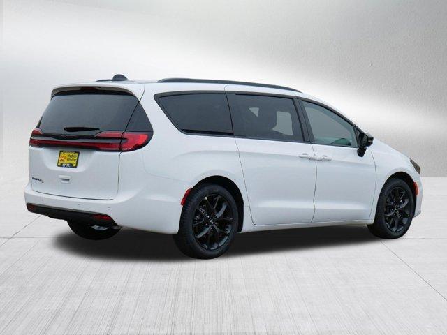new 2024 Chrysler Pacifica car, priced at $41,749