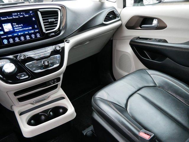 used 2017 Chrysler Pacifica car