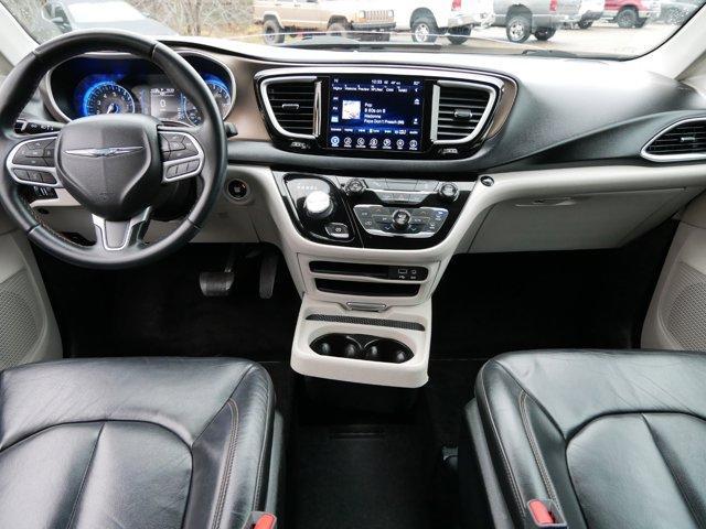 used 2017 Chrysler Pacifica car