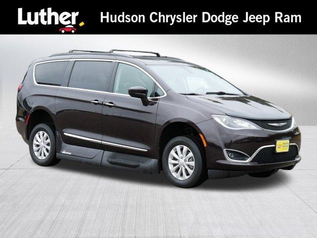 used 2017 Chrysler Pacifica car