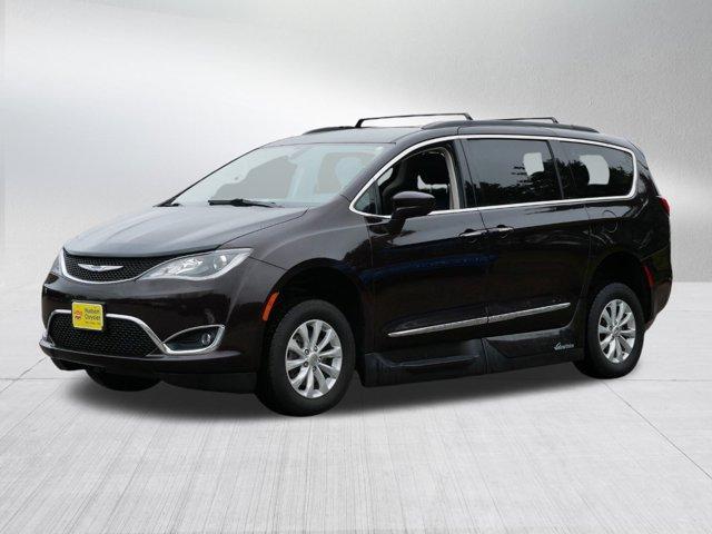 used 2017 Chrysler Pacifica car