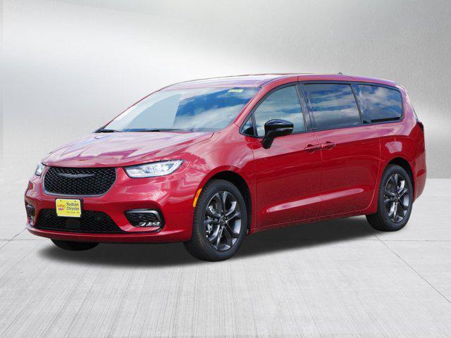new 2026 Chrysler Pacifica car, priced at $40,499