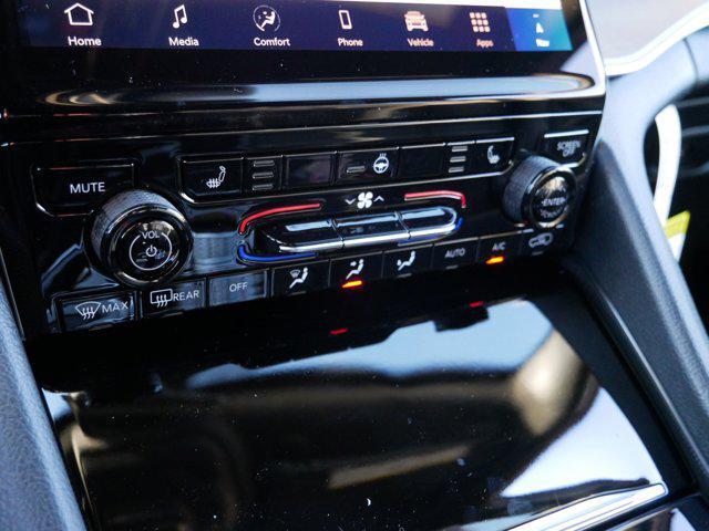 new 2025 Jeep Grand Cherokee car, priced at $45,999