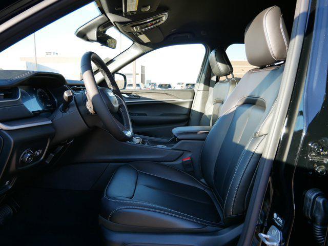 new 2025 Jeep Grand Cherokee car, priced at $45,999