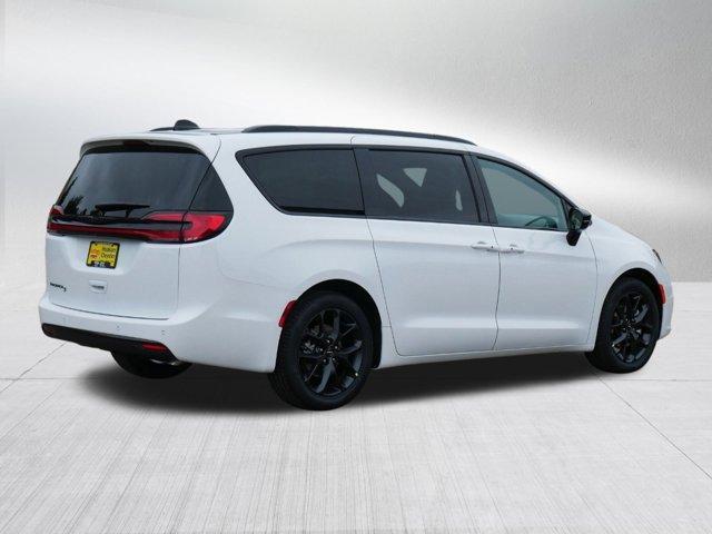 new 2024 Chrysler Pacifica car, priced at $42,249