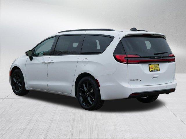 new 2024 Chrysler Pacifica car, priced at $42,249
