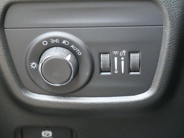 new 2025 Jeep Grand Cherokee car, priced at $40,182