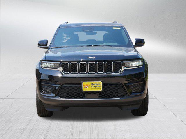 new 2025 Jeep Grand Cherokee car, priced at $40,182