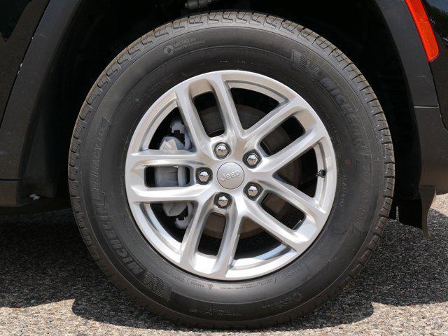 new 2025 Jeep Grand Cherokee car, priced at $40,182