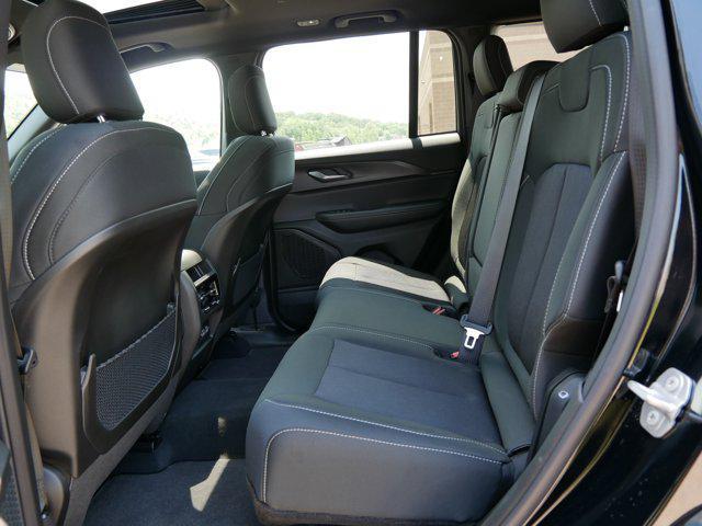 new 2025 Jeep Grand Cherokee car, priced at $40,182