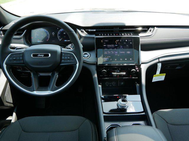 new 2025 Jeep Grand Cherokee car, priced at $40,182