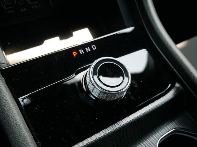 new 2025 Jeep Grand Cherokee car, priced at $40,182