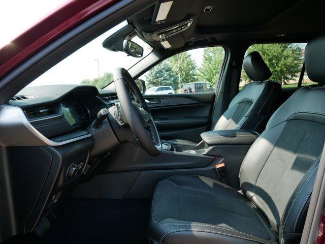 new 2024 Jeep Grand Cherokee car, priced at $42,999