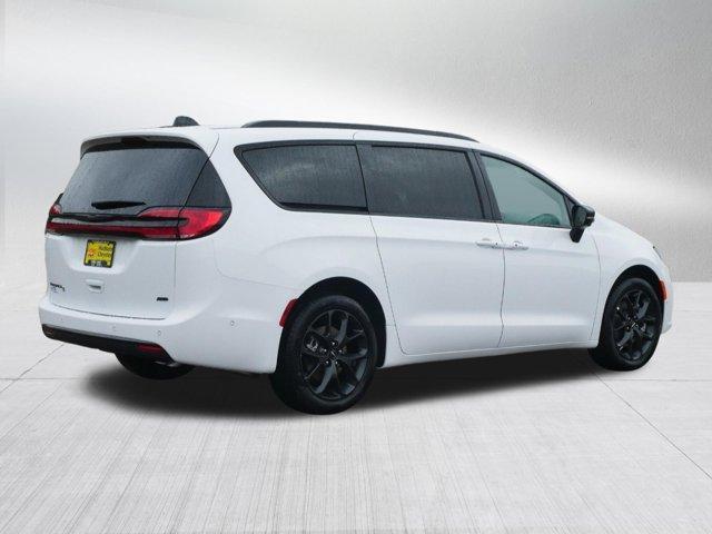 new 2024 Chrysler Pacifica car, priced at $45,250
