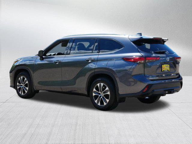 used 2021 Toyota Highlander car, priced at $27,489