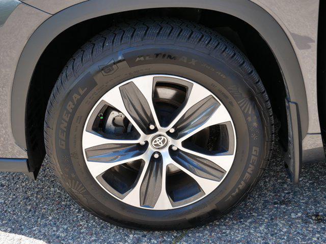 used 2021 Toyota Highlander car, priced at $27,489