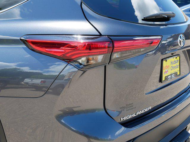 used 2021 Toyota Highlander car, priced at $27,489