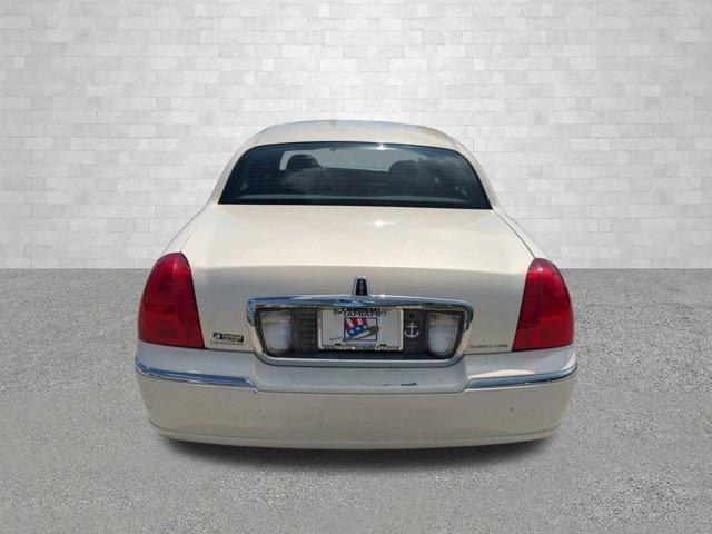 used 2007 Lincoln Town Car car, priced at $3,950