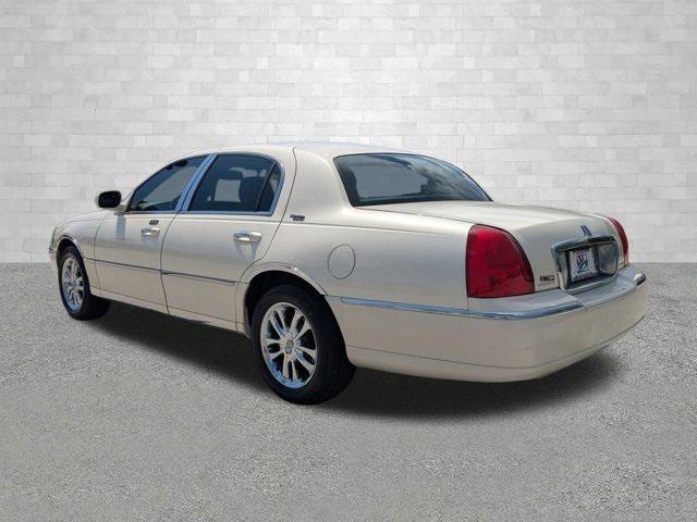 used 2007 Lincoln Town Car car, priced at $3,950