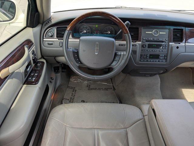 used 2007 Lincoln Town Car car, priced at $3,950