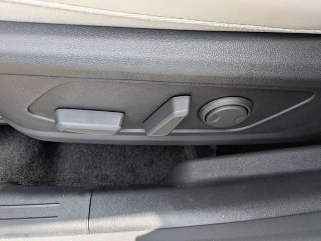 new 2025 Hyundai TUCSON Hybrid car, priced at $39,084