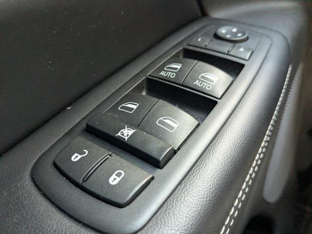 used 2015 Jeep Grand Cherokee car, priced at $14,760