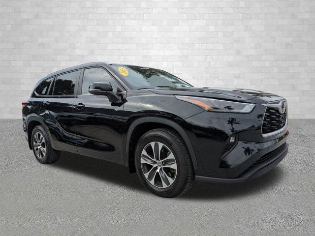 used 2023 Toyota Highlander car, priced at $35,587