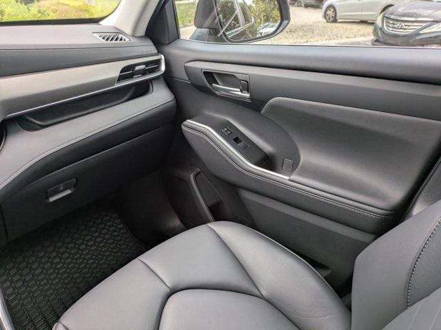 used 2023 Toyota Highlander car, priced at $35,587