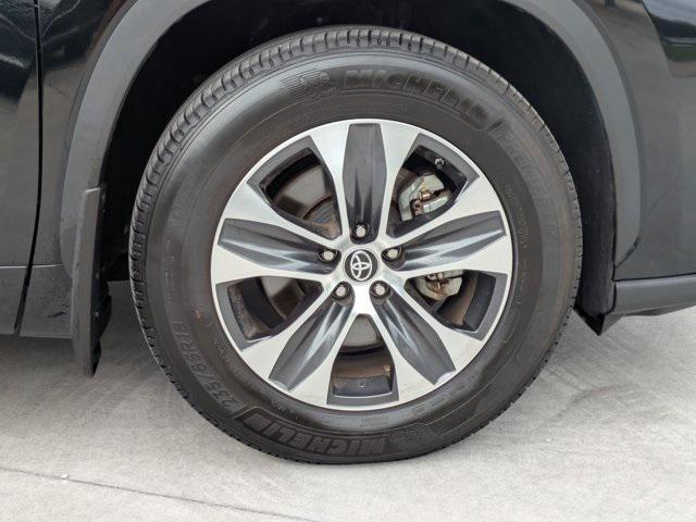 used 2023 Toyota Highlander car, priced at $35,587