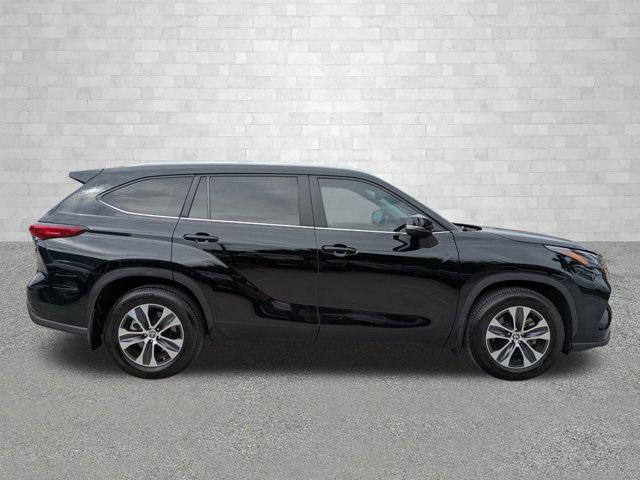 used 2023 Toyota Highlander car, priced at $35,587