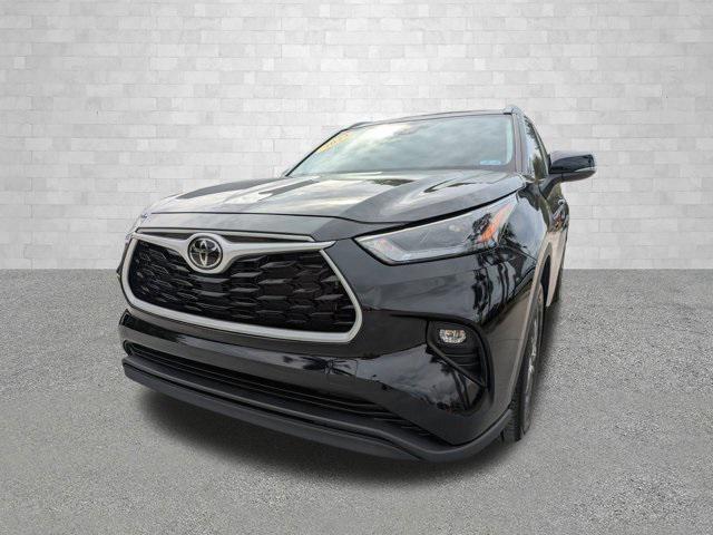 used 2023 Toyota Highlander car, priced at $35,587
