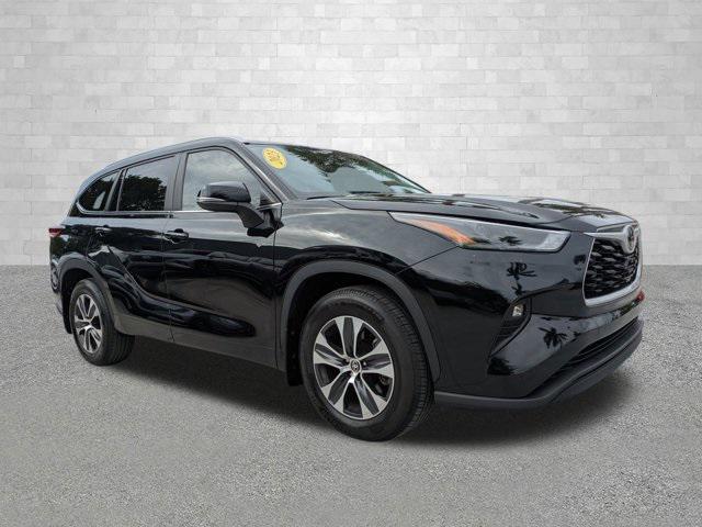 used 2023 Toyota Highlander car, priced at $35,587