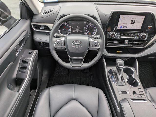 used 2023 Toyota Highlander car, priced at $35,587