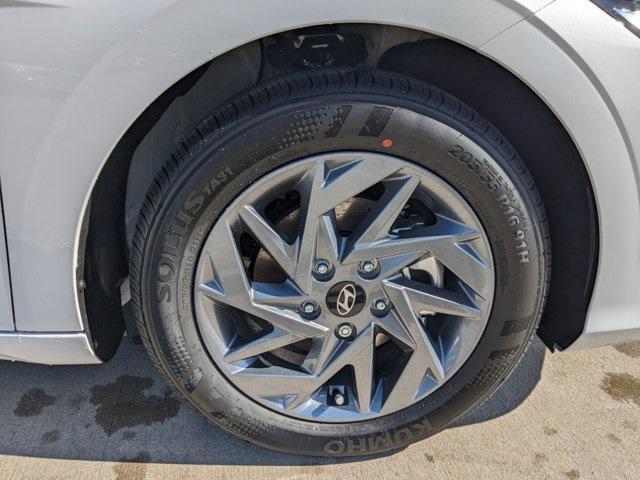 new 2025 Hyundai Elantra car, priced at $25,600