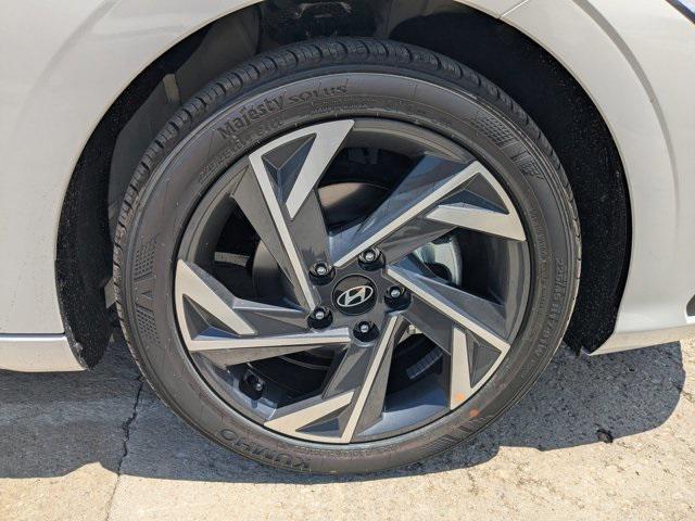 new 2025 Hyundai Elantra car, priced at $25,600