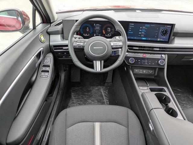 new 2025 Hyundai Sonata Hybrid car, priced at $32,180