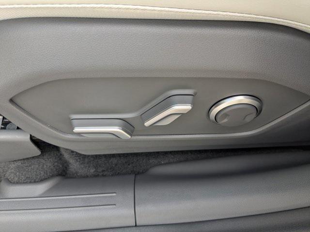 new 2025 Hyundai Santa Fe car, priced at $40,179