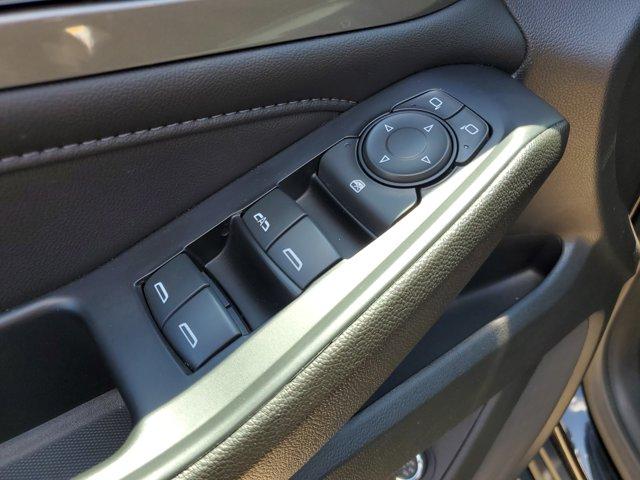 used 2023 Chevrolet Traverse car, priced at $31,986