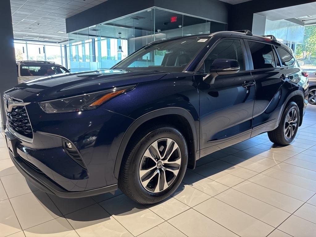 used 2023 Toyota Highlander car, priced at $39,897