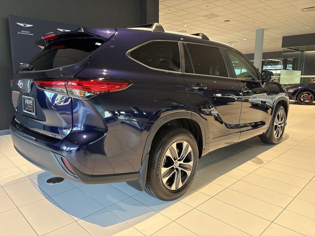 used 2023 Toyota Highlander car, priced at $39,897