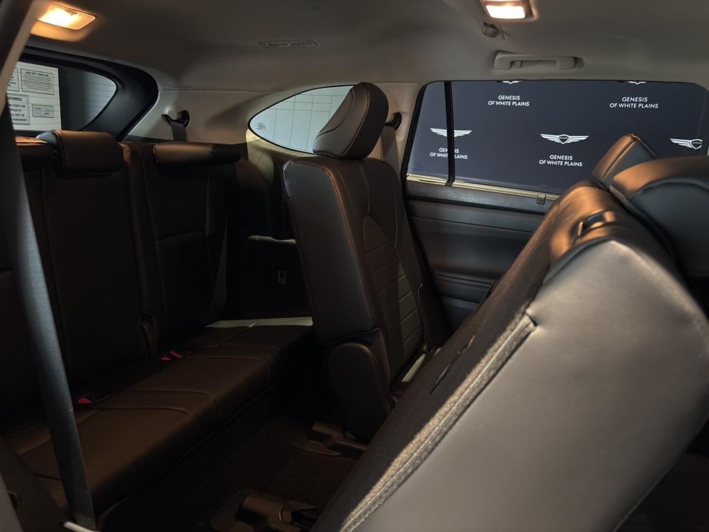 used 2023 Toyota Highlander car, priced at $39,897