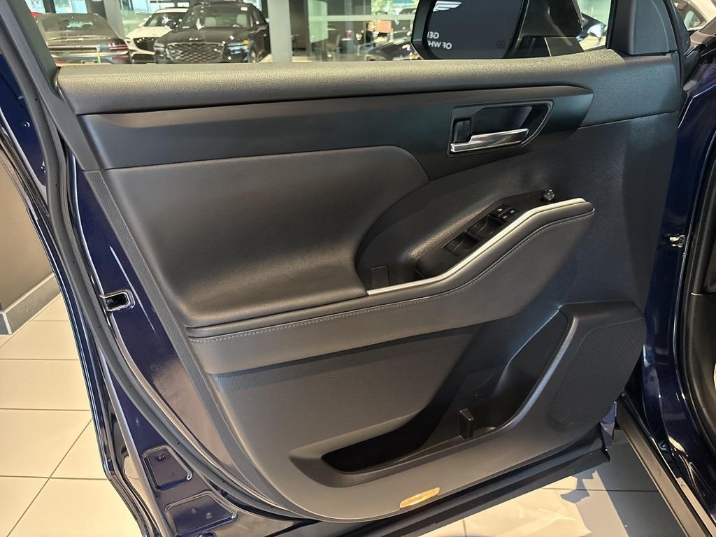 used 2023 Toyota Highlander car, priced at $39,897